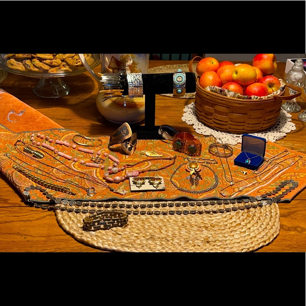LOT of 27pcs Vintage Jewelry incl a “Copper by Bell” Bracelet 👀 LOOK (Lot #2)